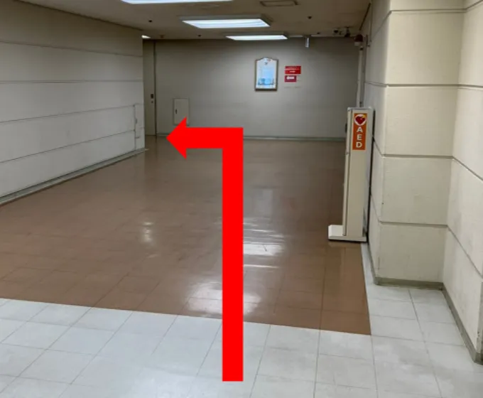 5.Exit the elevator, go straight, and then turn left.
