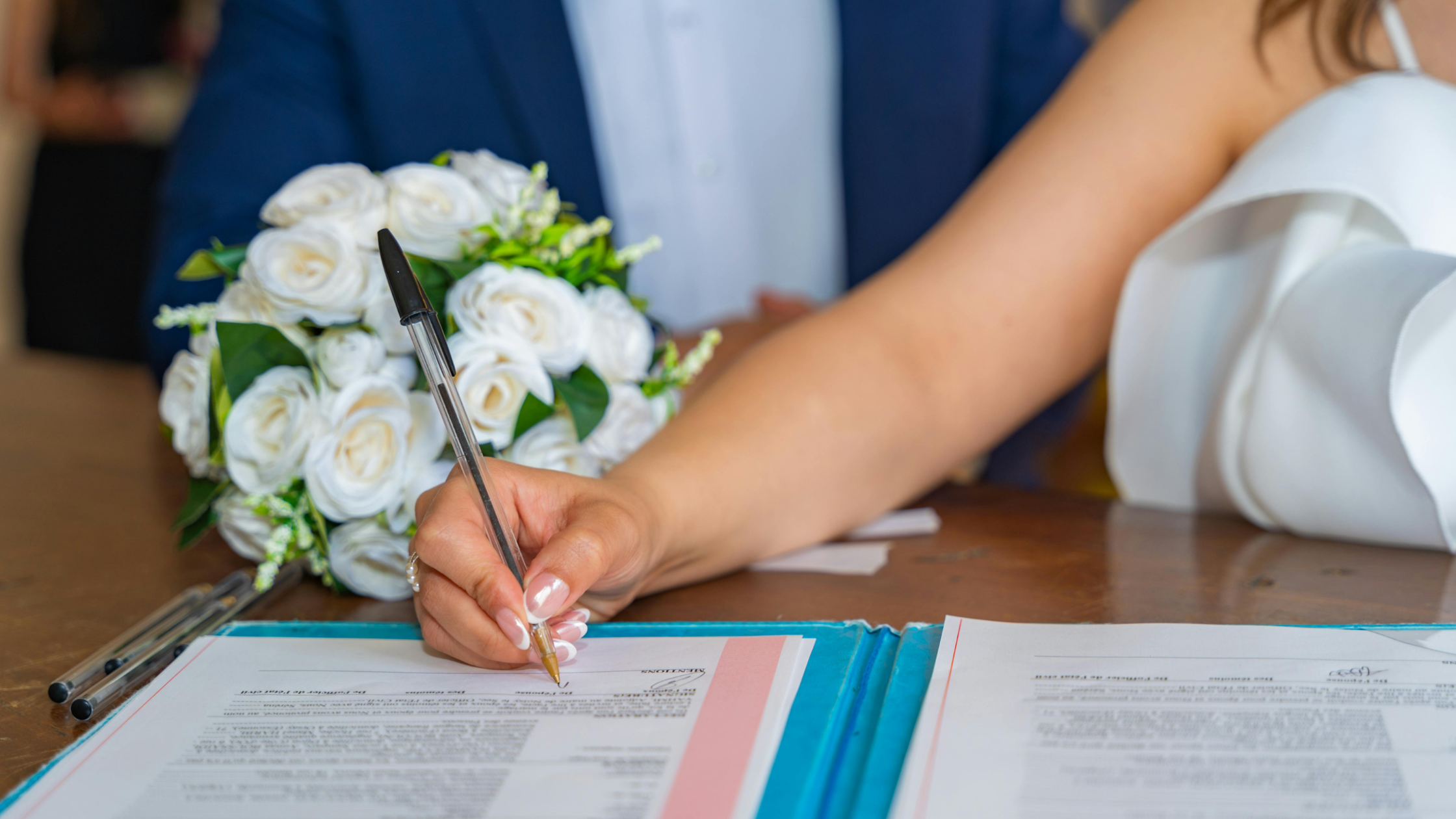 Marriage between a Thai and a Japanese｜For visa applications in Tokyo and  Osaka, choose the administrative scrivener law firm Yanagi KAJI Group.